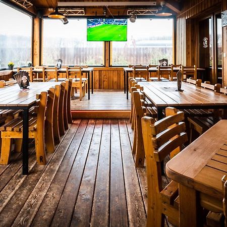 Roadcamp - American Motel & Sportsbar Marl Kültér fotó