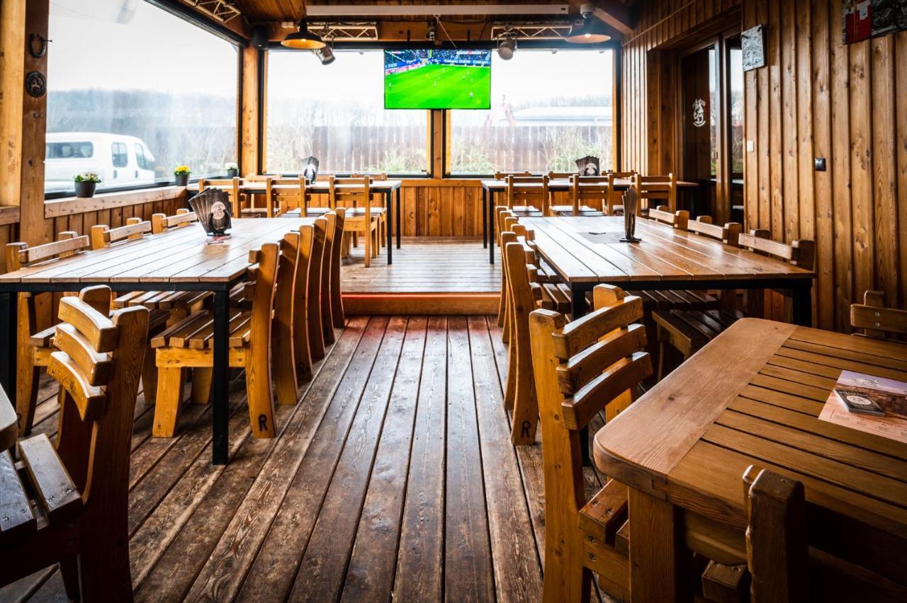 Roadcamp - American Motel & Sportsbar Marl Kültér fotó